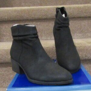 White Mountain Uptown Black Sueded Smooth Ankle Boot Bootie 8.5 M NIB